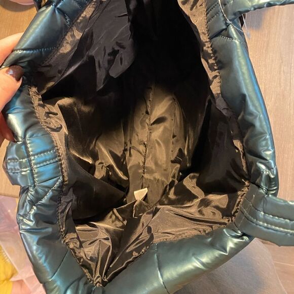 *NWT* Victoria’s Secret Metallic Teal Puffer Tote Bag - Picture 3 of 4